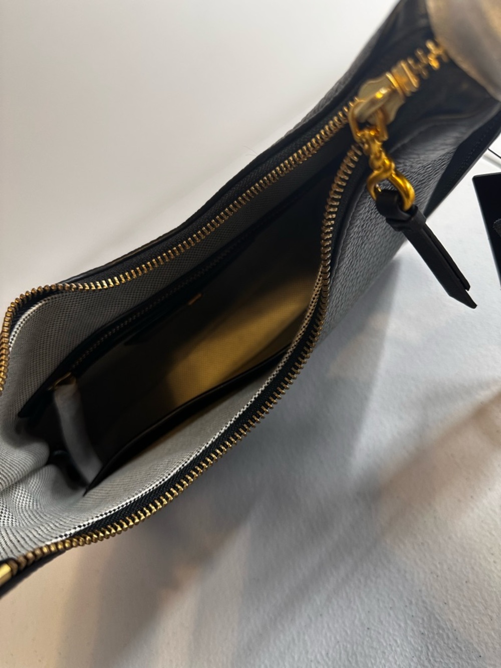 Donna Karan Cedarhurst Black Leather Hobo Bag Gold Hardware Shoulder Bag NWT - Picture 6 of 11